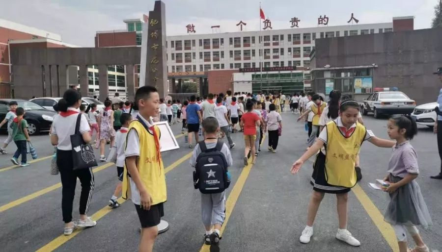 责任启航 爱育新苗——肥城市龙山小学迎来一年级新生