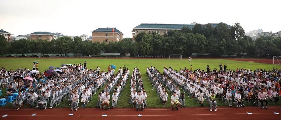 坚守初心矢志圆梦绣湖中学稠江校区隆重举行2019年下学期开学典礼