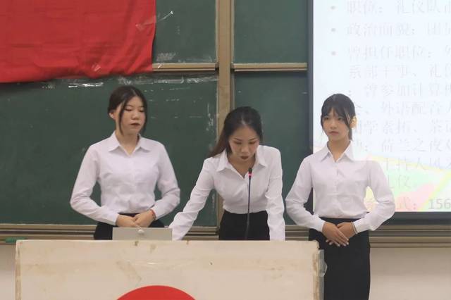 宣讲会我在等风也等你
