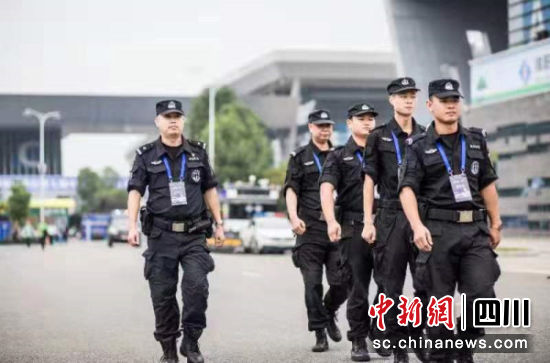 绵阳公安出动3000余名警力护航第七届科博会开幕式