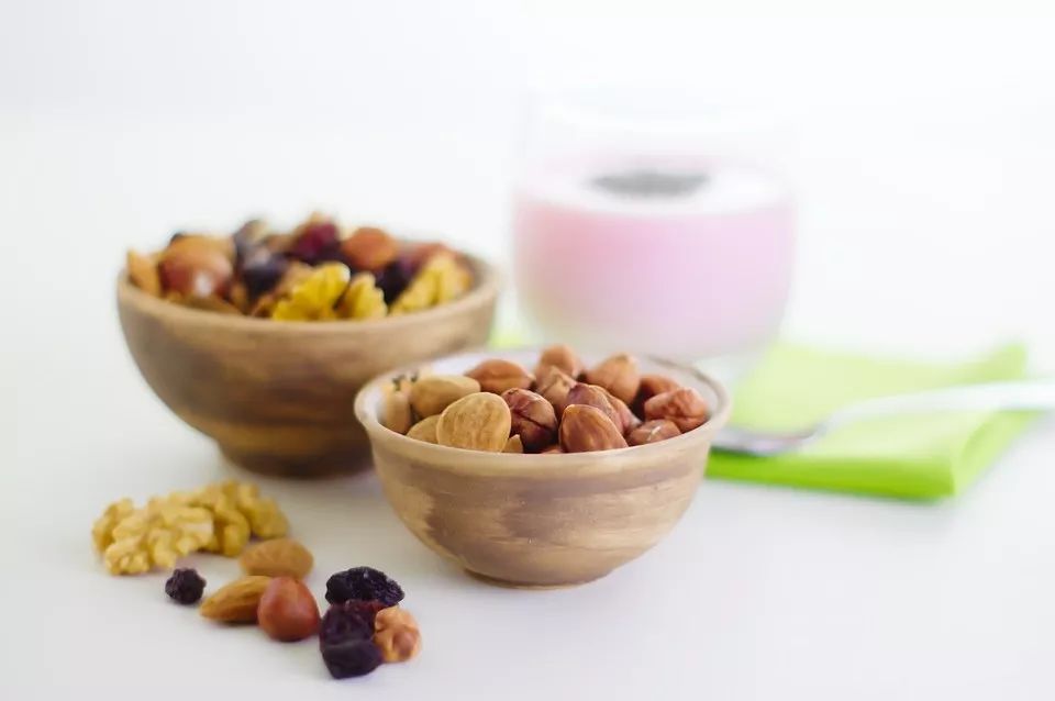 坚果吃多了对身体有好处吗 ac5b5ef07cd94e58a8f3238686684235.jpeg