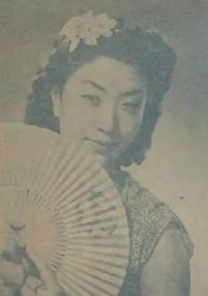 上:新艳秋,吴素秋下:顾正秋,张春秋顾正秋(1928-2016)女,本名顾祚华