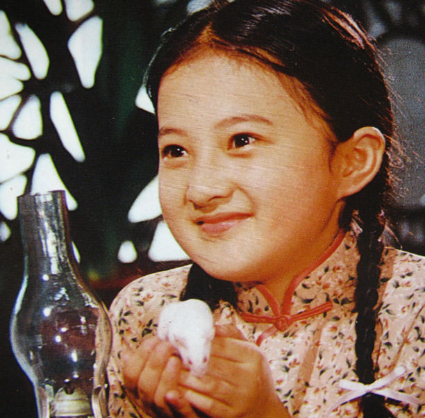 原创因饰演小婉君而走红当红时选择完成学业如今38岁仍未结婚