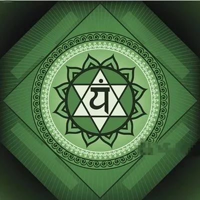 根据"七轮"戴珠宝,缺什么就补什么!眉轮不行戴紫水晶,心轮不行戴.