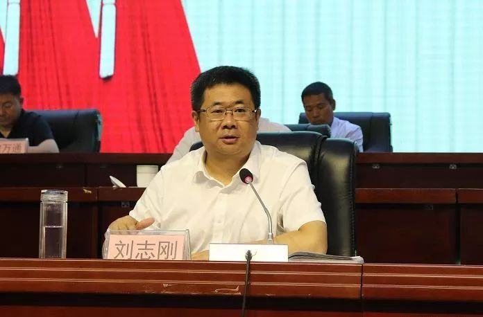 政府常务副县长张长春就环保,双代工作讲意见;县委常委,组织部长,统战