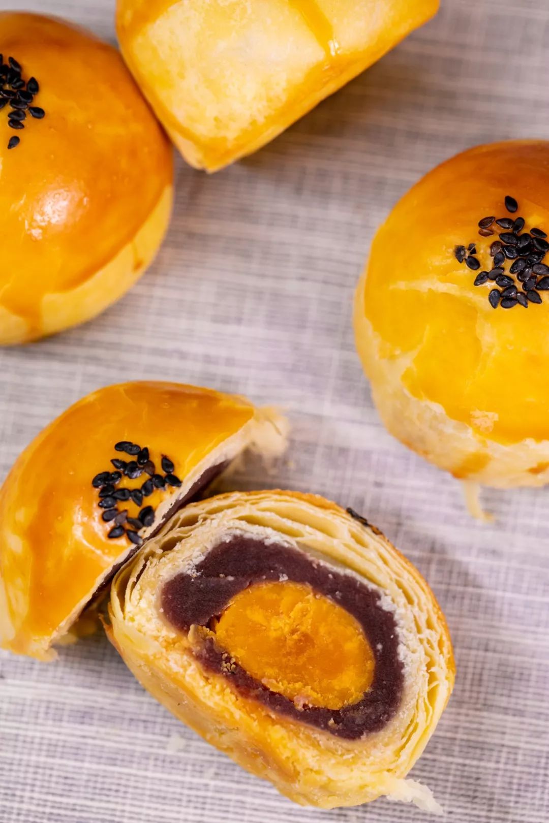 怎么加热蛋黄酥 c10c9cf48eba43ccb1d9628d696fab98.jpeg