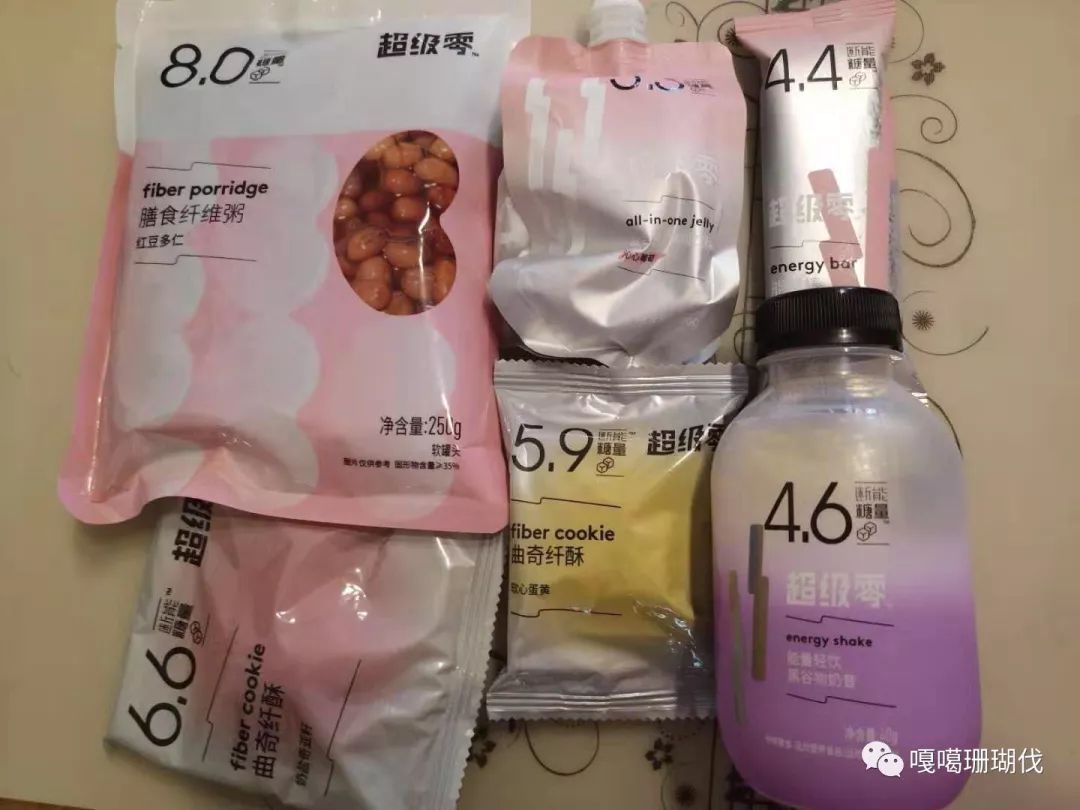 胸上挂两瓶矿泉水猜成语_怡宝矿泉水图片(3)