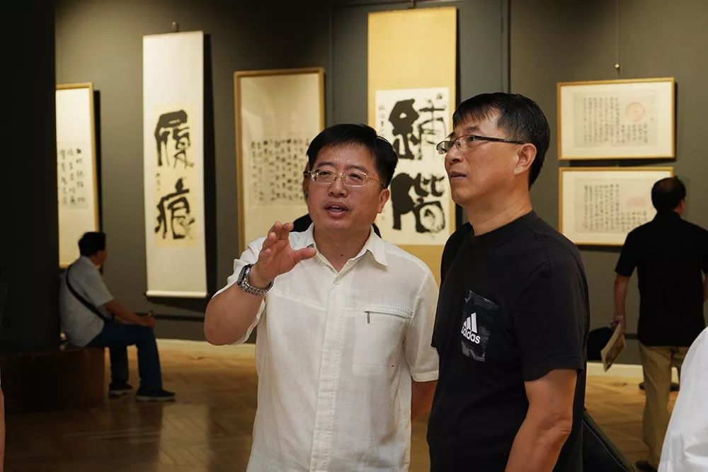 展出了纪君书法新作精品60余幅,同时纪君将向"万印楼"捐赠书法精品10