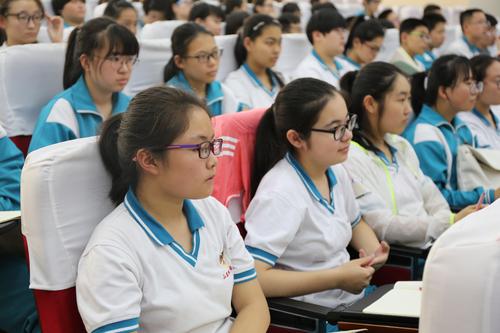 “英语成绩”高的学生,通常有这3种特征,占一个你就是课代表!