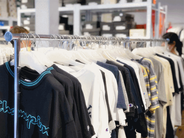 折后价 327元 右:吊牌价490元,折后价 147元 一个小伙伴用 1000出头的