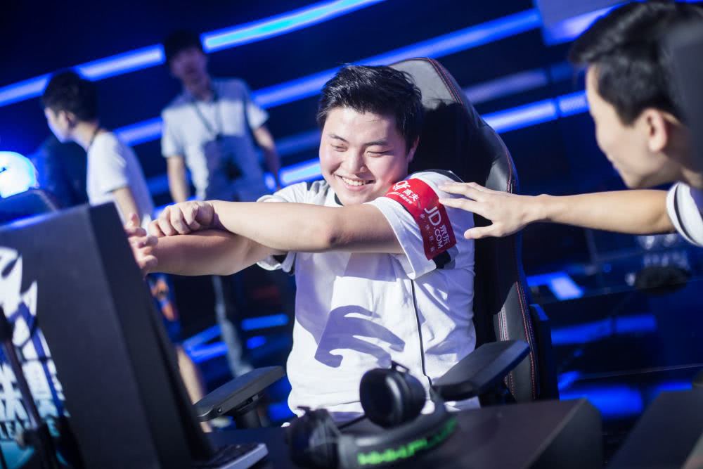 uzi最近的比赛 e683dae20105438bbc9459b23ee9feb0.jpeg