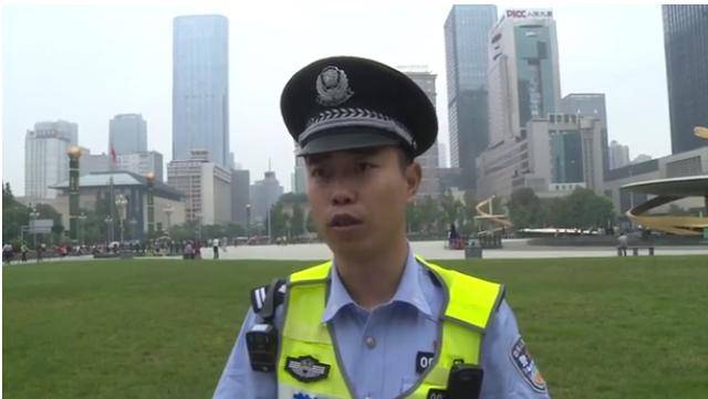 暗中报警求助手势真真假假请听民警说