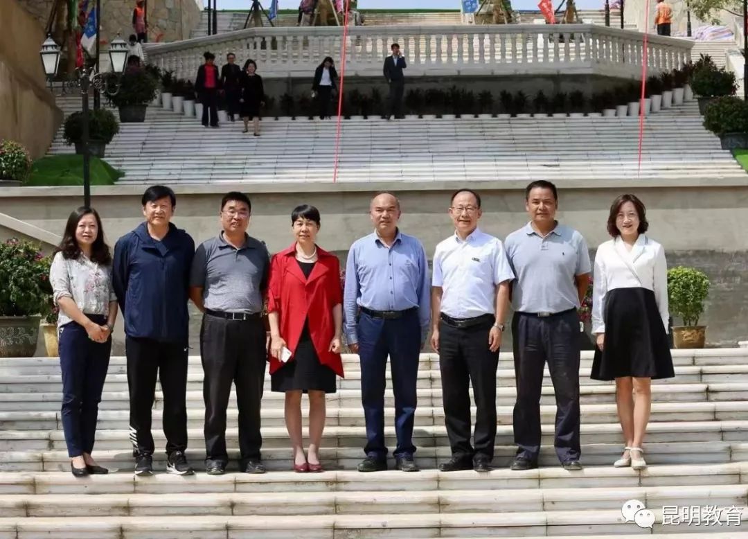 云大附中大学城校区位于云南大学呈贡校区校园内的东南角,与云大附 