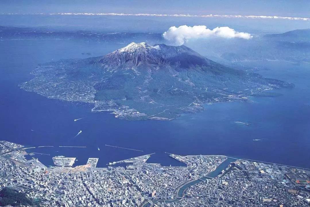 日本九州岛上的阿苏火山(活火山)