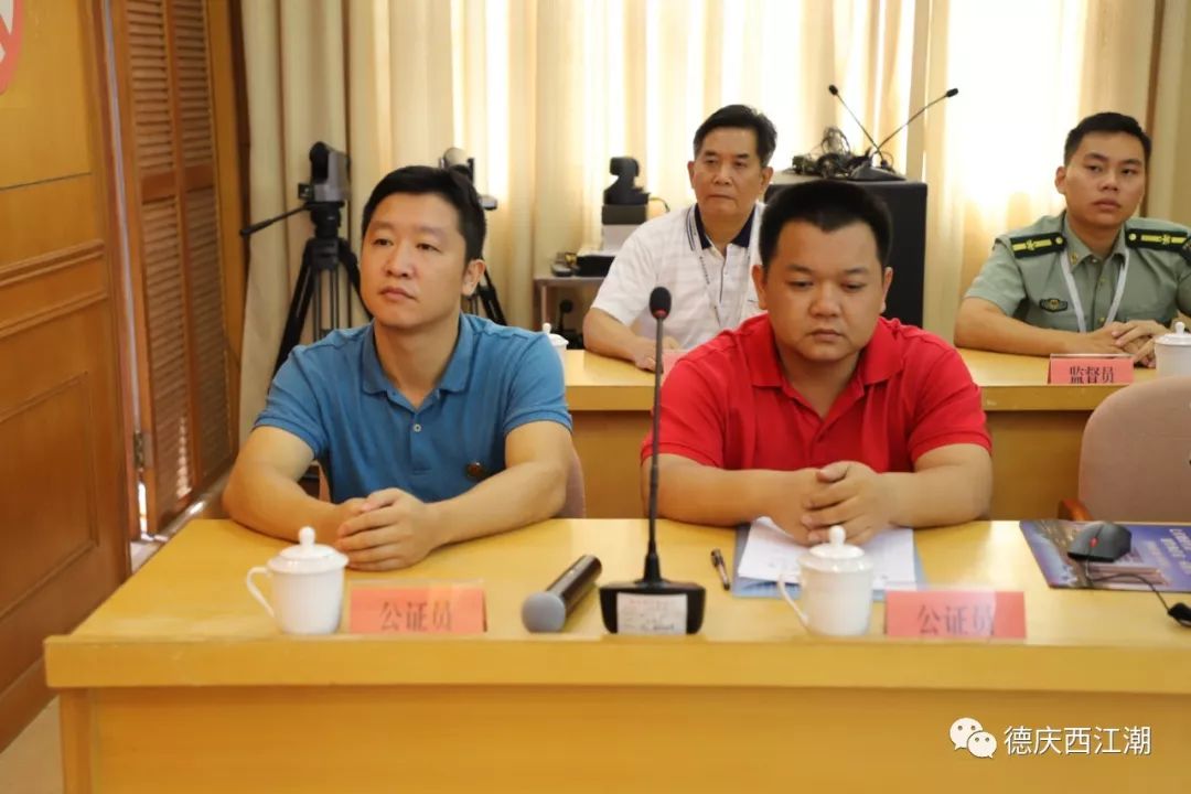 德庆126名教程入伍,驻港部队5人,中部战区陆军83集团军44人,南部新兵舔战区B图片