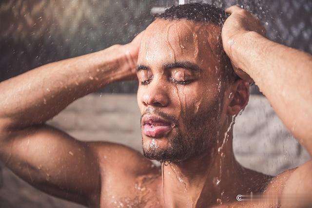 男人洗澡时3个部位最好多洗补肾益气让你拥有男子气概