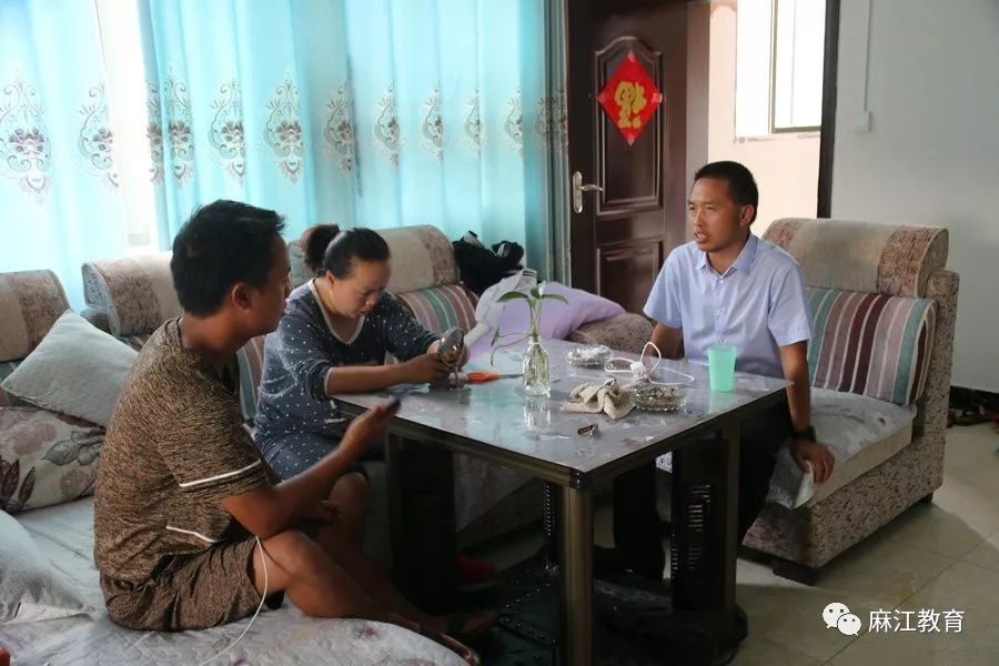 龙江村召开脱贫攻坚大战120天工作安排部署会