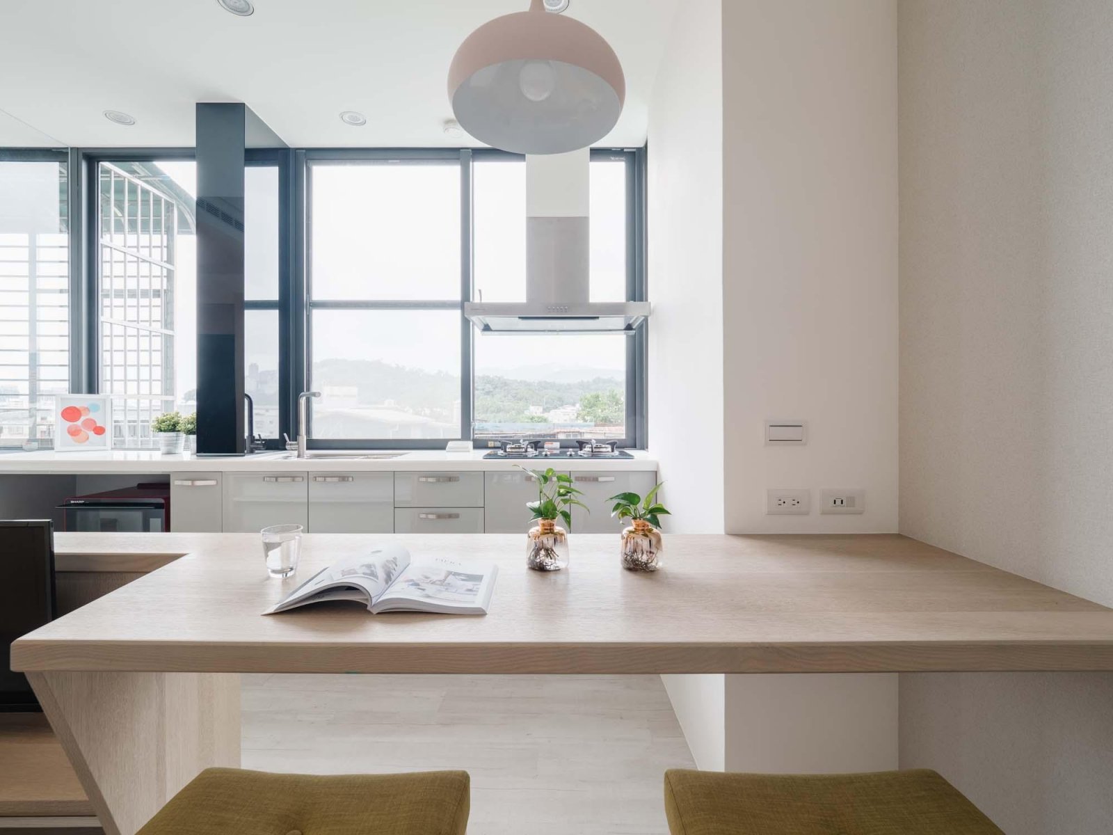 原木风搭配什么颜色的窗户 1707606c3761489481220eaee237fdda.jpeg