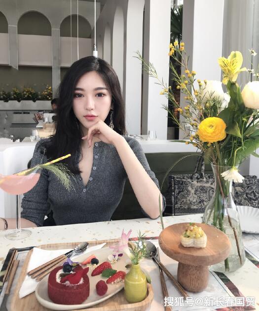 杭天琪24岁女儿近照曝光,清纯甜美继承了妈妈的好基因