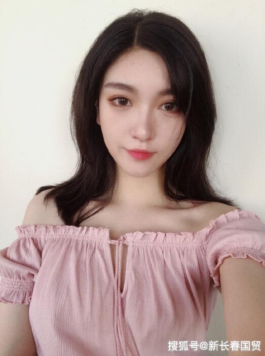 杭天琪24岁女儿近照曝光,清纯甜美继承了妈妈的好基因