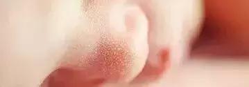                     宝爸宝妈别再乱担心了，宝宝的这28种情况是正常的噢