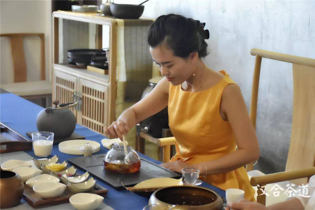 爱喝茶的女人,骨子里都会透着美!