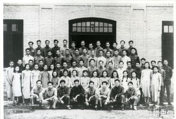 从民国到1980年代在中学毕业照上看时代变化