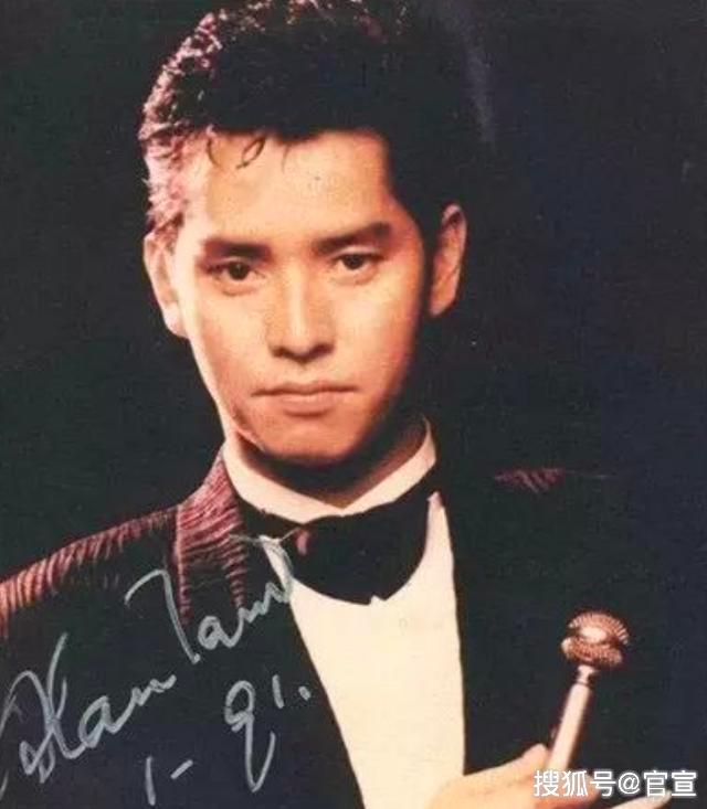 69岁谭咏麟演唱会高音上不去,歌迷心疼大合唱