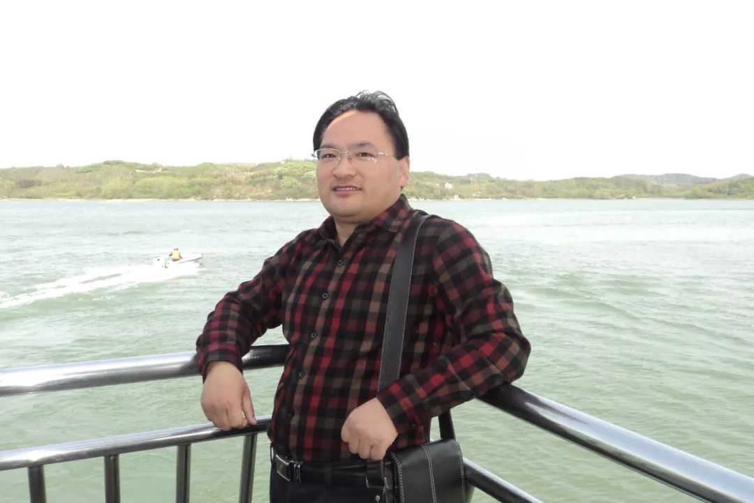 【优秀教师】用心教育 用情坚守—邱刚