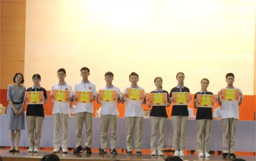 国际部学生参加梁丰高中2019-2020学年第一学期开学典礼,并作领导力