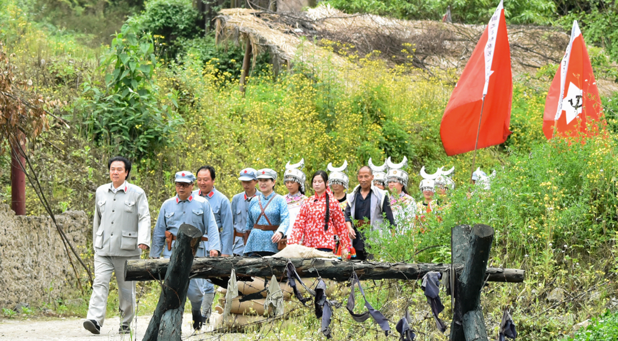 体验园特邀电视剧《亮剑》总导演张前倾力编制,在赤水河畔真人实景