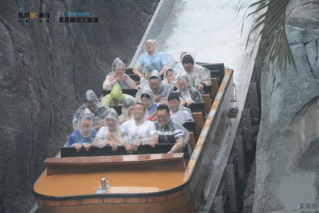 他们在广州融创雪世界体验南国飘雪之趣,也在广州融创乐园的飞跃广东