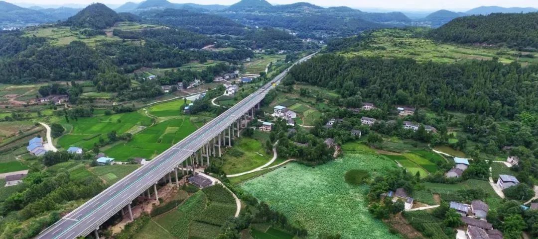 遂德高速公路,省道101射洪段即将建设,绵遂内城际铁路正开展前期工作.