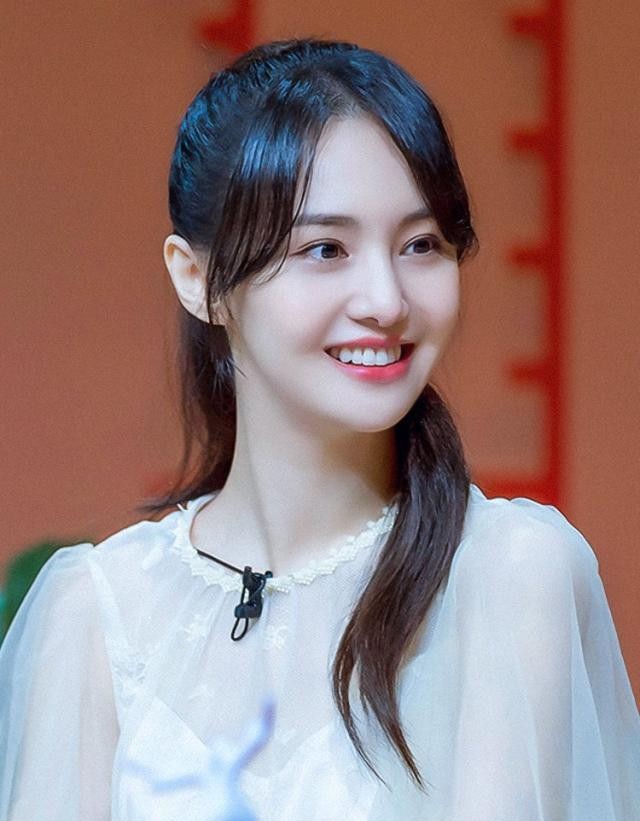 历届金鹰女神都是85小花,下一位金鹰女神她可能性最大?_郑爽