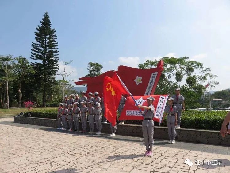 观看红色电影传承红色精神记海南定安第二独立师红军小学观影活动