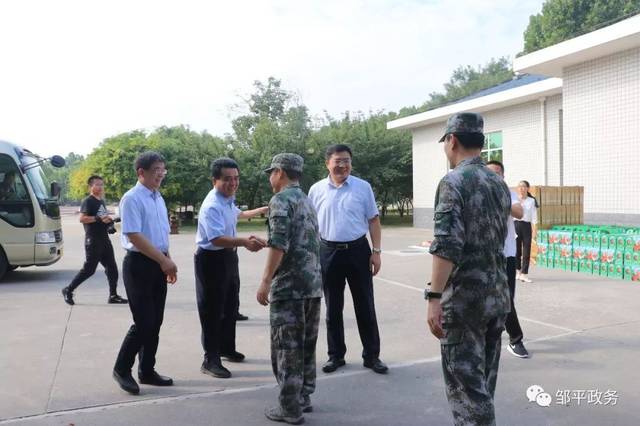 9月4日,市委副书记,市长马军权走访慰问在我市进行集训的71345部队