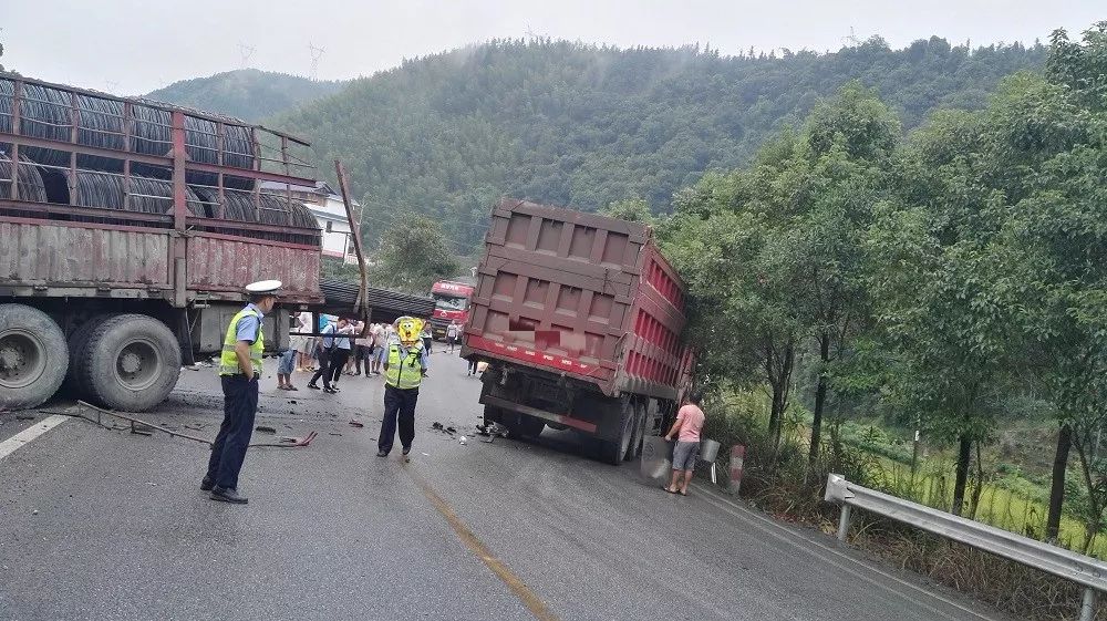 前天,三江县马坪村路段发生了两起._事故