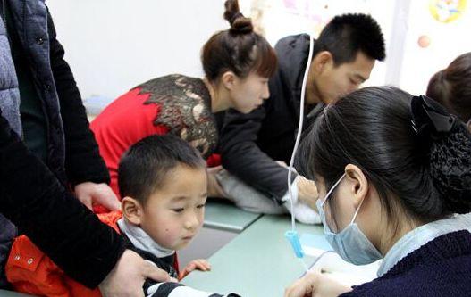                     孩子入秋后经常感冒？不是冻得，宝妈带娃，有些事不要做得那么勤