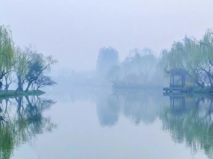 在等待中