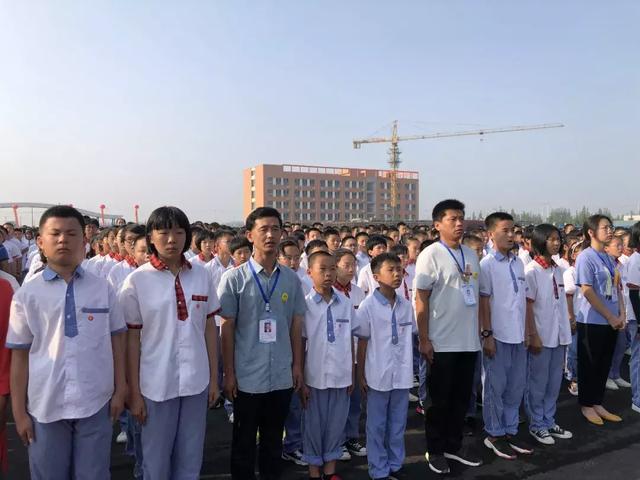 巨鹿新华学校新校区投用!可容纳学生11000人.