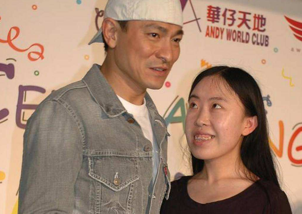 她為了見劉德華一面，害親生父親賣腎跳海自殺，今42歲現狀淒慘 娛樂 第3張