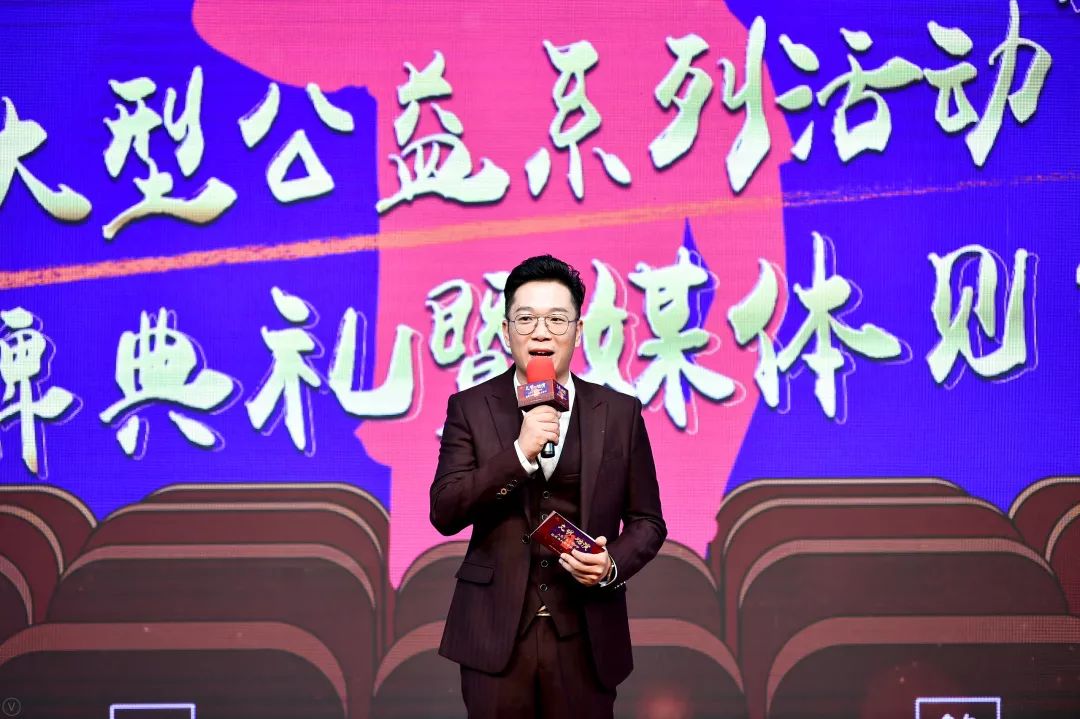 老总表演串词_表演卡通图片(2)