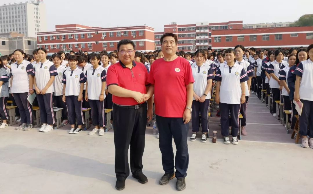 唤醒了心中的巨人:濮阳县华志中学青少年卓越领袖特训