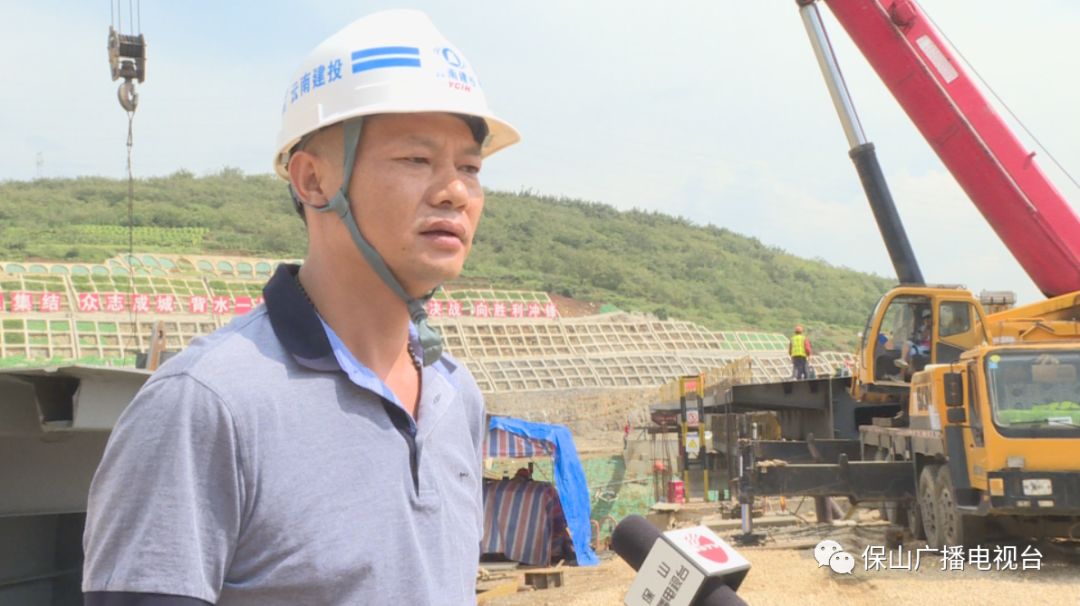 云南建投保施高速公路项目部经理 周平现场发现问题就立马整改到位