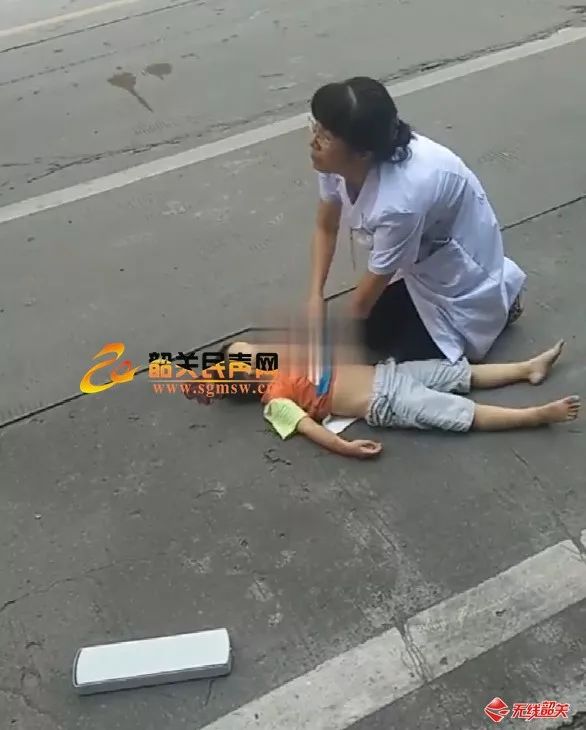 惨痛今天中午仁化县两岁男童突然从楼上坠落