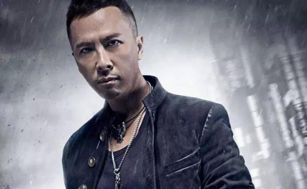 被向华强力捧,功夫肌肉不输甄子丹张家辉,却一