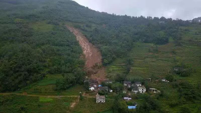 巧家小河镇马鞍村烂泥箐滑坡自然灾害 已致8人遇难_巧家县