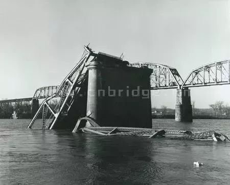 哪里的大桥断裂了 97cfdd79f7cd4da39275a7506590af36.jpeg