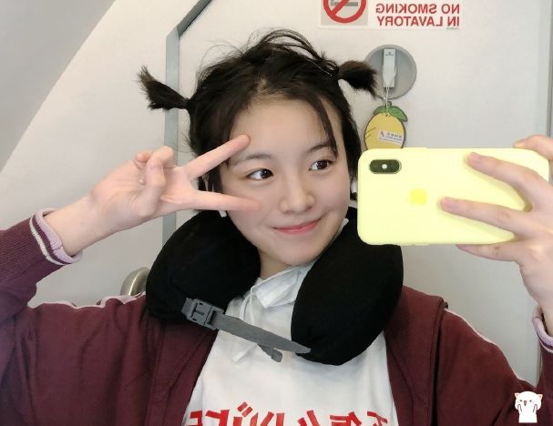 李庚希终于舍得晒自拍,谁注意到了她身后的背景?网友:有心了