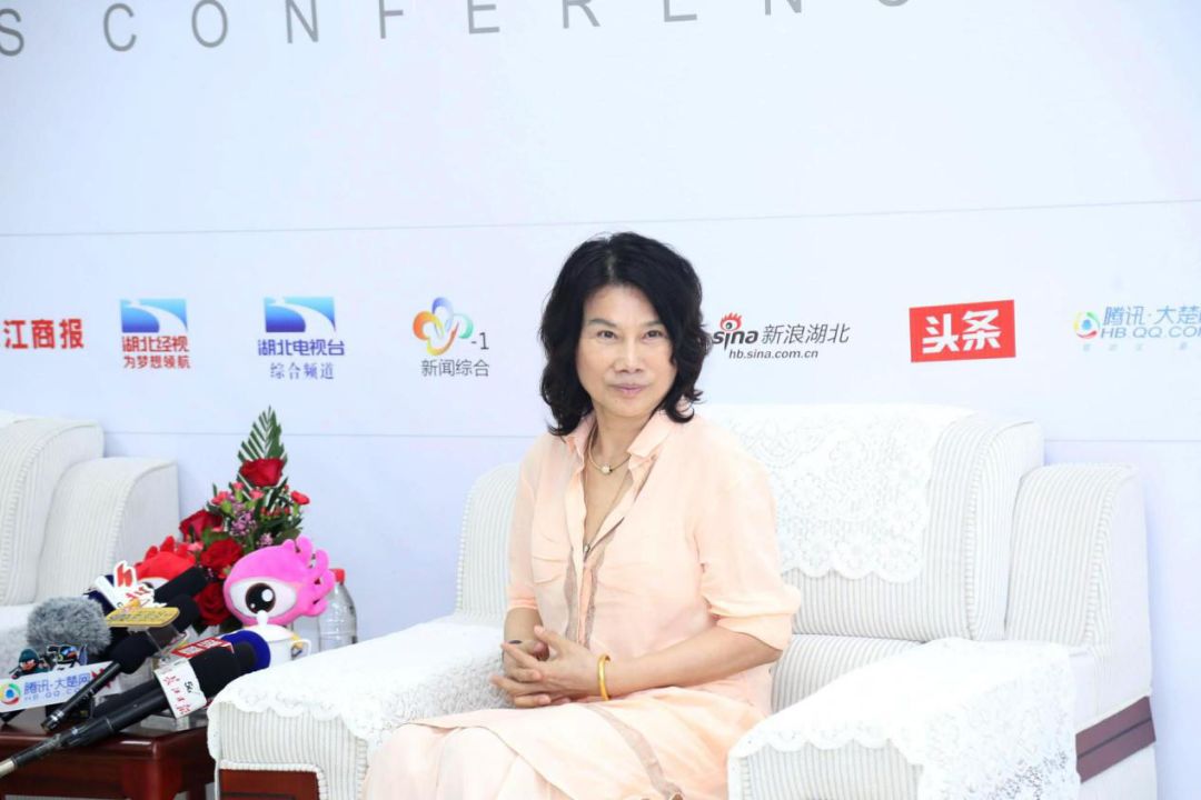 纪实|抢不到票的演讲,不简单的中国企业家董明珠